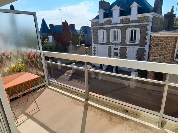 Location à l année Studio 20m2 avec parking privé, balcon, cellier