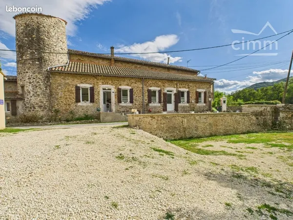 Propriété 6 pièces 145 m²