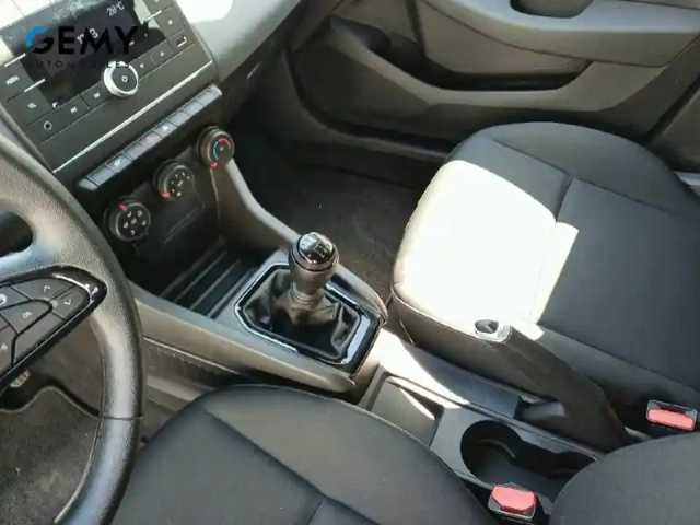Renault Clio sce 65 — photo 12
