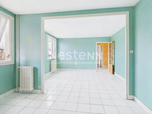A vendre à Aurillac, aux Alouettes, en face du centre commercial, Appartement de type 4 d'une surfac