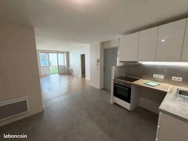 T2 avec terrasse, jardin privatif de 100 m² et dépendance — Angoulême (Houmeau / Rue du gond) À loue