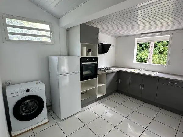 À louer - Maison individuelle F4 semi-meublée de 72 m² - Le Gosier