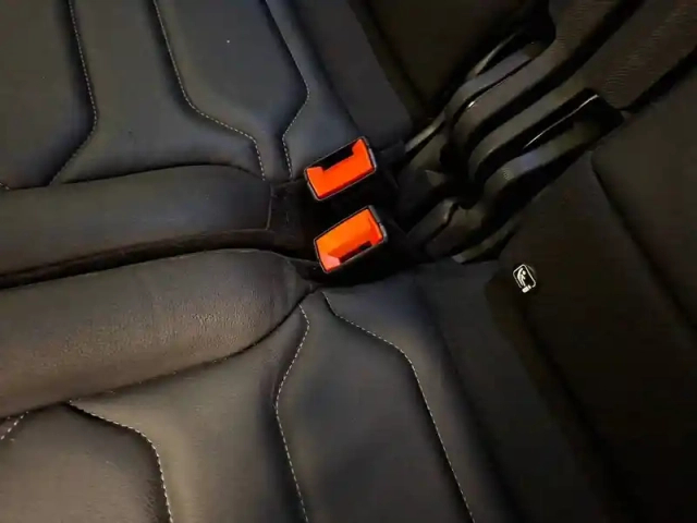 Citroën C5 Aircross hybride rechargeable 225 e-eat8 — photo 38