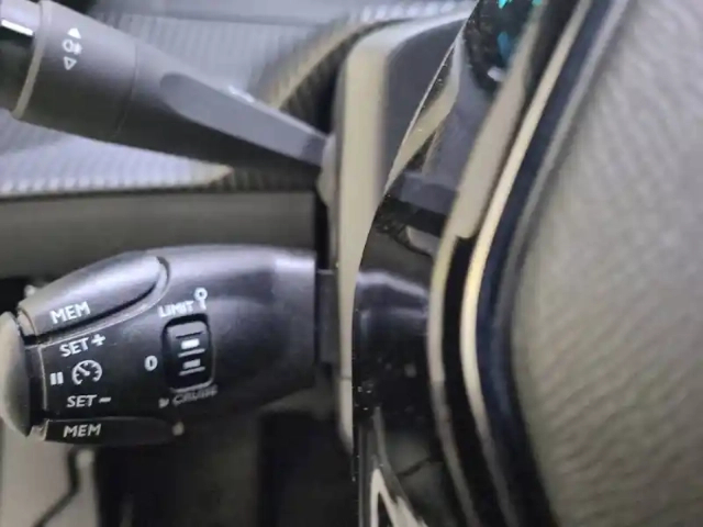 Peugeot 2008 electrique 136 ch — photo 81
