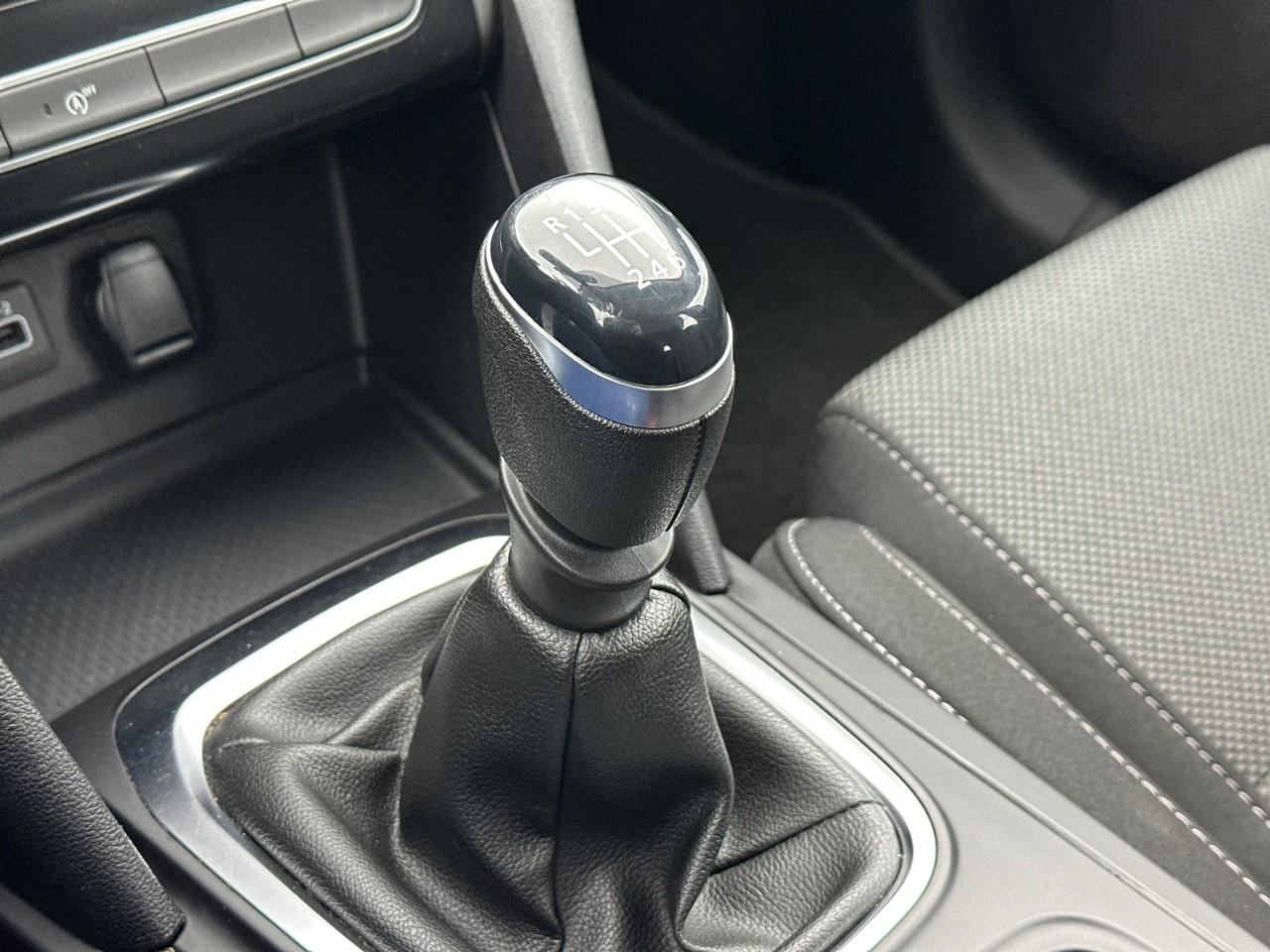 Renault Megane megane iv berline blue dci 115 evolution — photo 30
