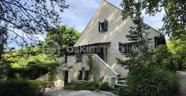 Maison 7 pièces 251 m²