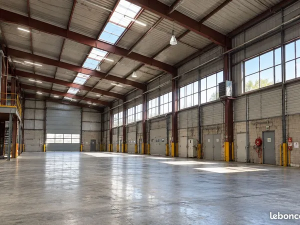 RIOM - Local d'activités / Entrepôt env. 525 m² - Accès poids lourds
