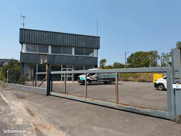 Location local commercial de 300m² - Bel Air, Rodez