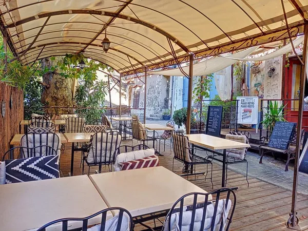 Vends local commercial - 50 m² - 2 pièces - Pignans 83790