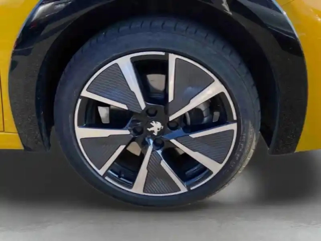 Peugeot 208 e- 136ch gt — photo 9