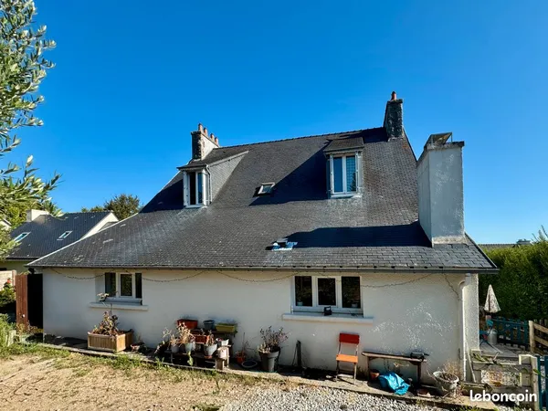 Grande maison familiale plus 2 appartements à louer - Huelgoat. Grand jardin arboré de 1120m² Excell