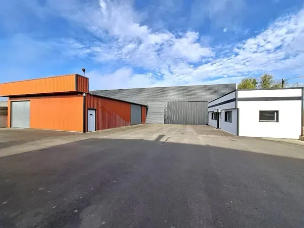 Local 4 pièces 840 m²