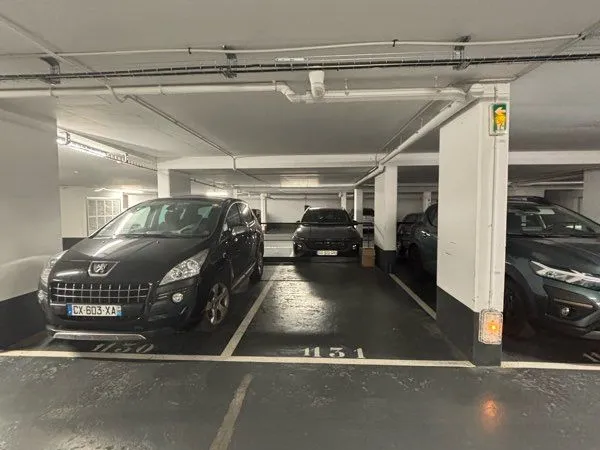 Parking couvert et sécurisé à louer