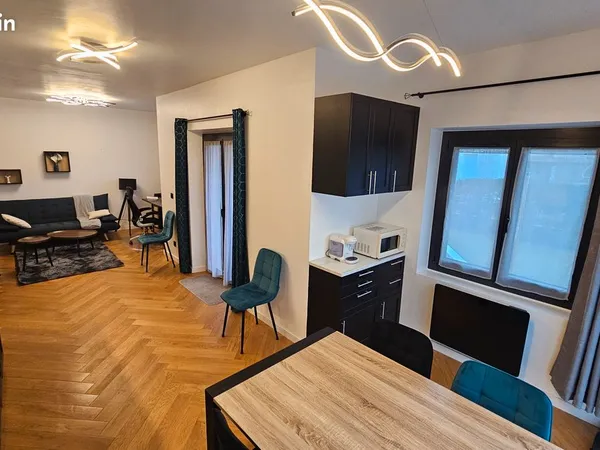Maison avec 3 appartements locatifs à la frontière