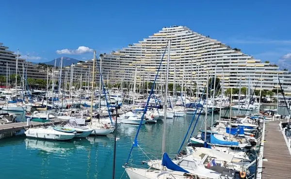 Studette en location meublée à l'année à Marina Baie des Ang
