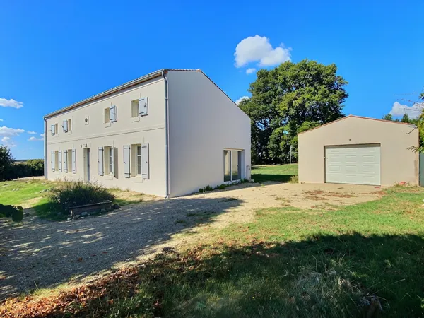 Maison familiale 4 chambres avec piscine sur 2 200 m2 de ter