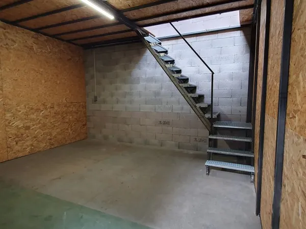 Local d'activité / Entrepôt de 50 m² env. Orléans St Jean de Braye P.A ARCHIMEDE 350 / mois HT-HC