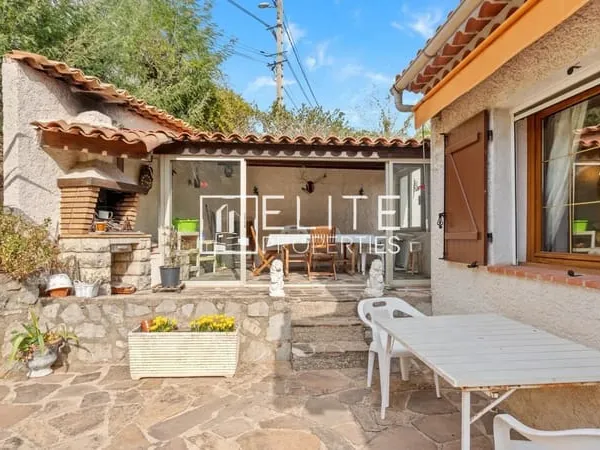 MANDELIEU-LA-NAPOULE (CAPITOU) : Maison à rénover, 110 m² habitables, vue panoramique mer et colline