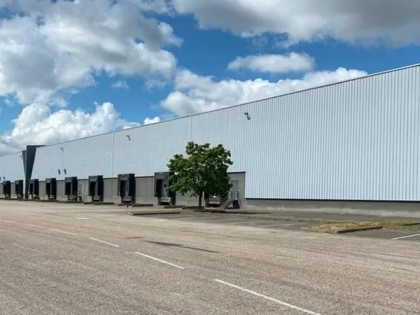 Local d’activité et entrepôt Vente Saint-Quentin-Fallavier   1057€