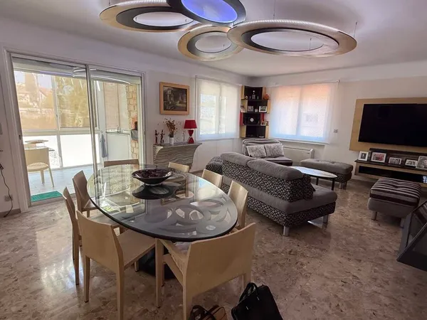 VIAGER LIBRE à La Garde (Vente à terme possible sur 16 ans)– Appartement F4 109 m² + Loggia 17 m² - 
