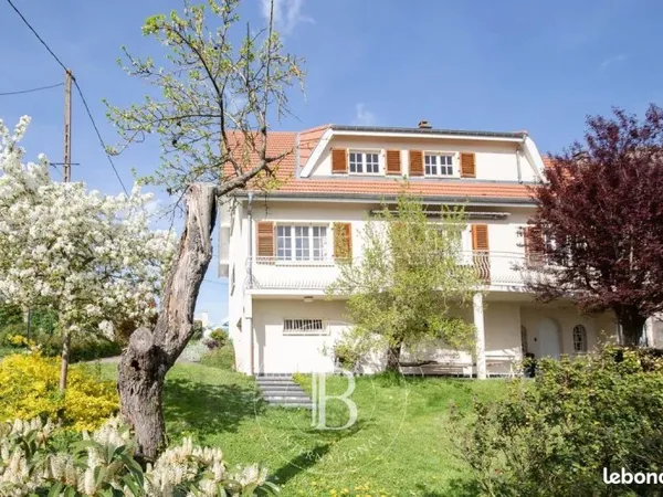 Propriété 7 pièces 178 m²