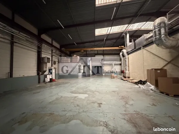 Local industriel 2 765 m²