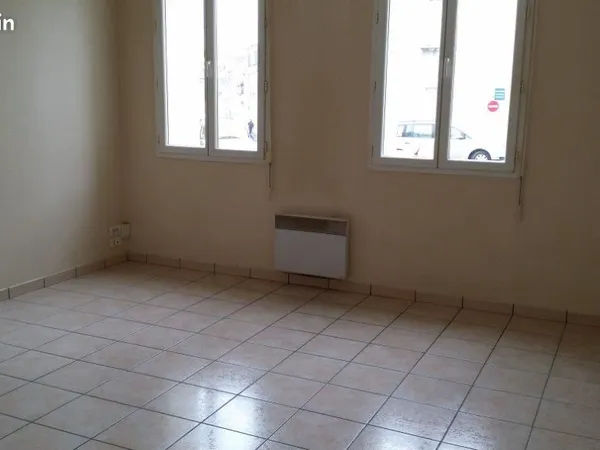 Grand appartement rénové pres du centre de type 3