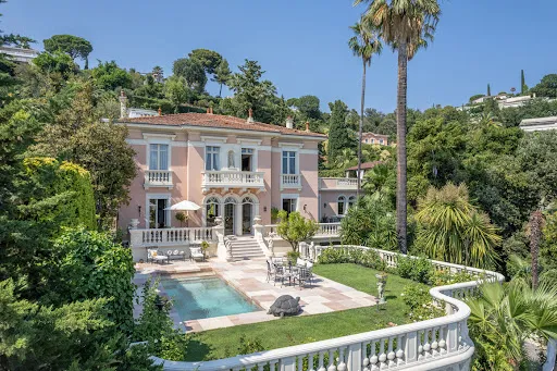 Maison 17 pièces 590 m²
