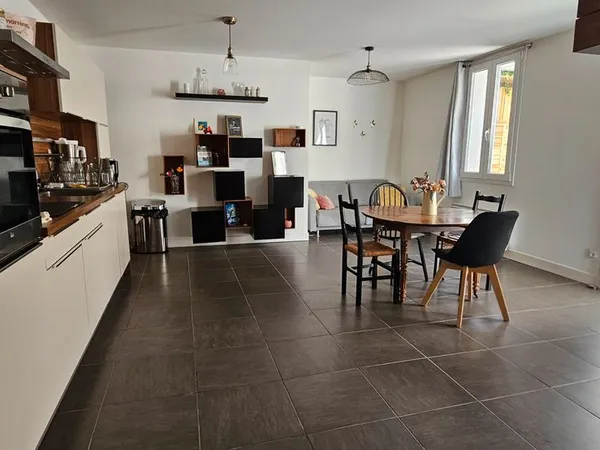 T3 Duplex 69 m² rénové avec terrasse — Centre Libourne