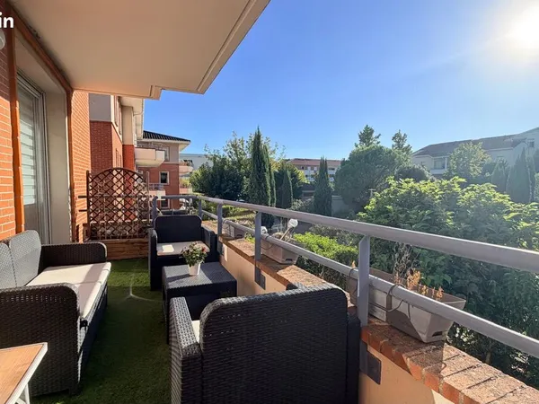 EXCLUSIVITÉ - Barrière de Paris - La Vache, T4 lumineux avec terrasse, balcon et 2 parkings