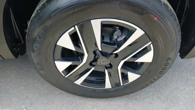 Peugeot 2008 hybrid 110 e-dcs6 — photo 12