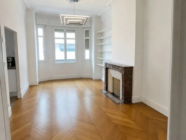 Nice Carré d'Or - Rue de France / Negresco - 4 pièces traversant 90 m² - 3 chambres - Professions li