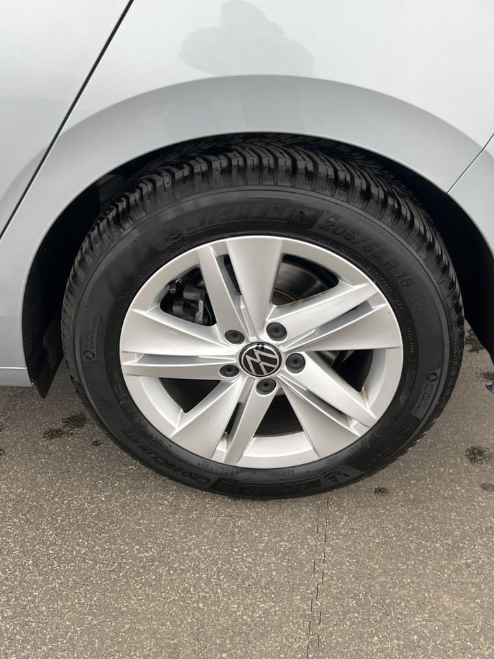 Volkswagen Golf 8 — photo 37