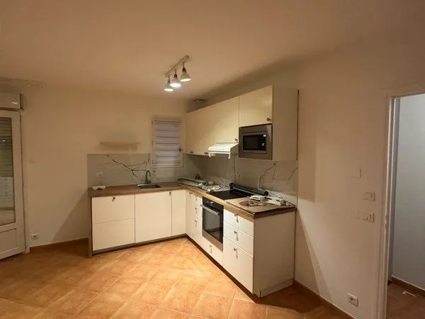 Appartement 3 pièces à l'année seulement