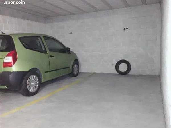 Part. Loue Parking dans Garage Couvert 11 m² Nantes Canclaux / Mellinet