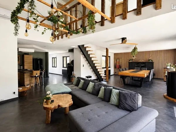 Maison 5 pièces 215 m²