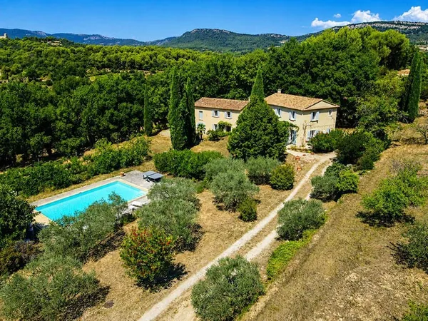 Maison 7 pièces 255 m²