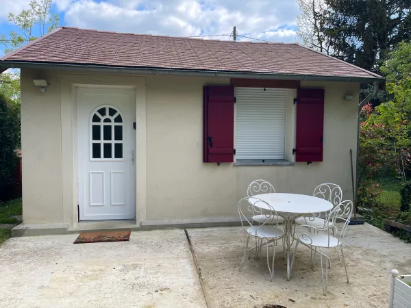 Loue maisonnette studio 23,6m² avec jardin arboré de 500m²