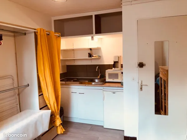 Chambre meublée