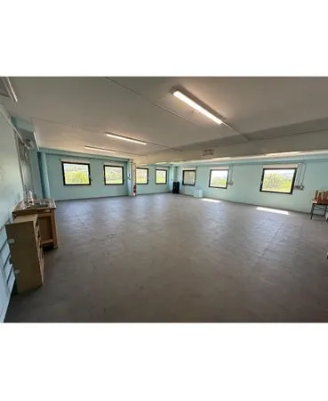 Local commercial / atelier / stockage 400m2