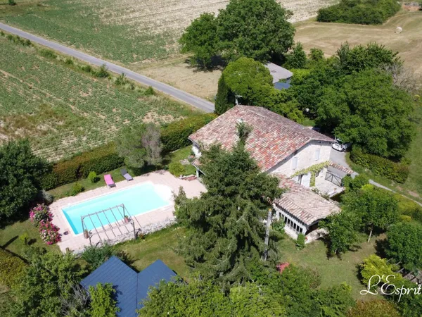 Joli maison de campagne avec piscine