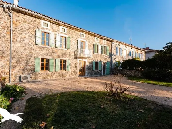 Maison 5 pièces 243 m²