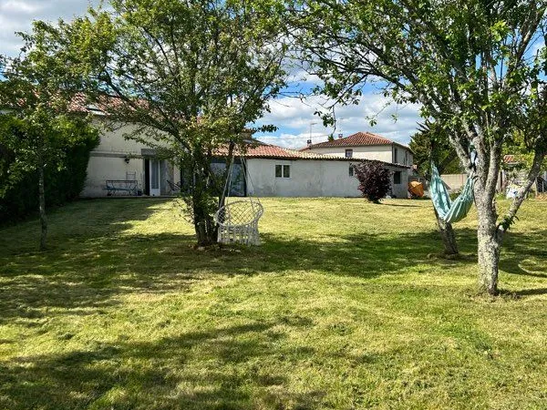 🏡 Maison avec grand jardin - 130 m² - Secondigny (79130)