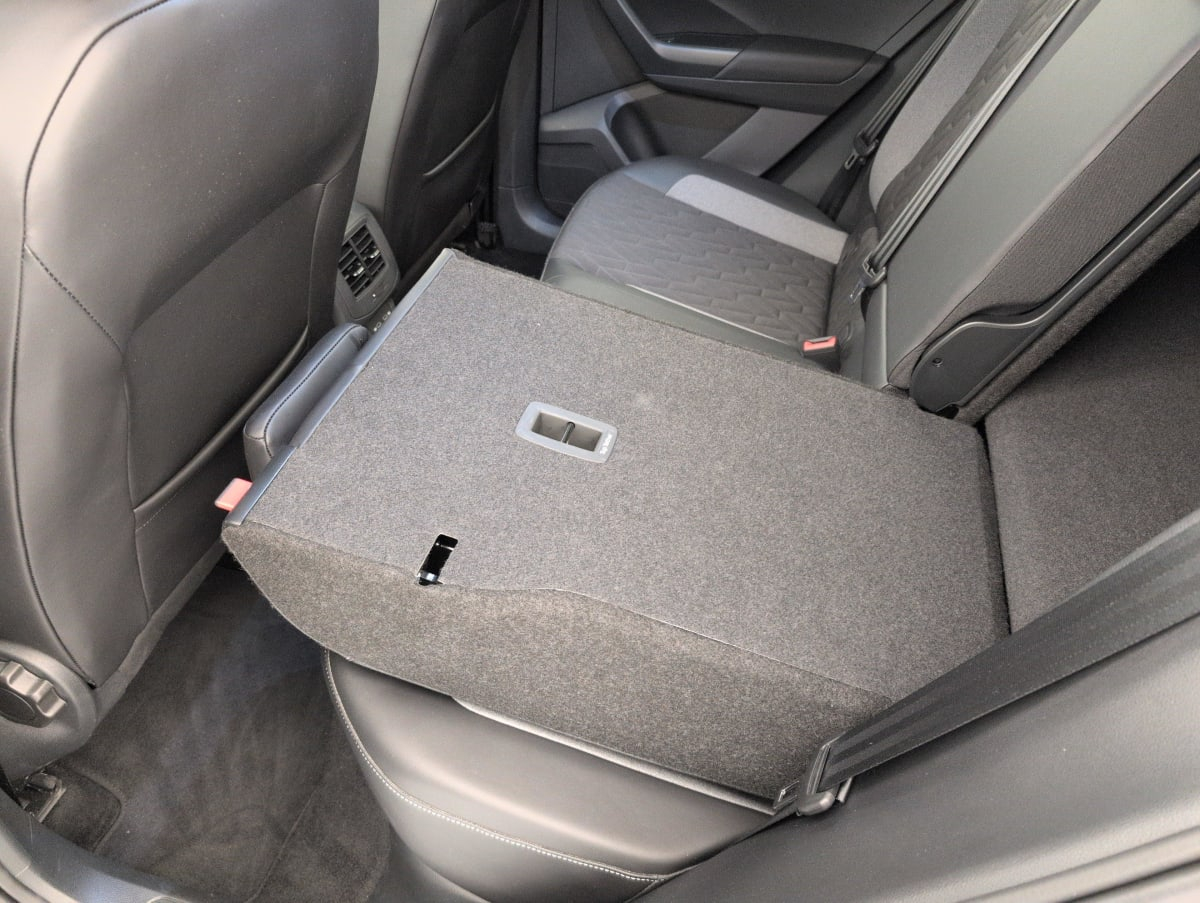 Volkswagen T-Roc — photo 12