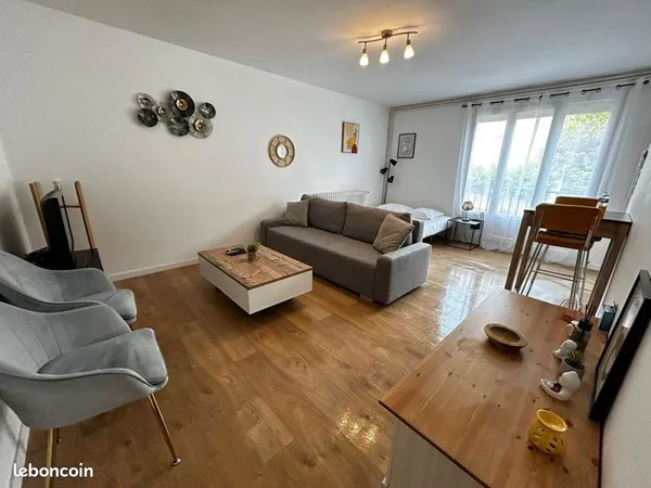 Appartement F1 rénové quartier gare
