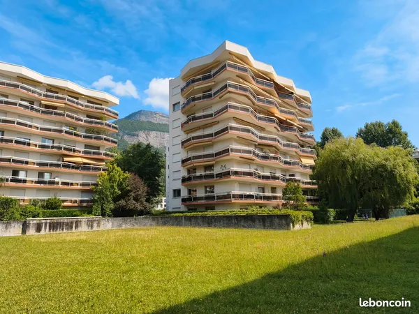 T1 (ex T2) 41m2, grand balcon, Exposition Sud-Est, vue Belledonne, résidence Le Manoir,