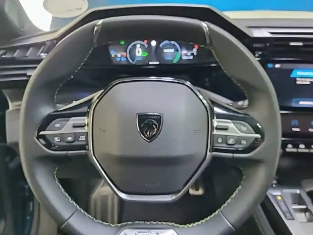 Peugeot 408 phev 225 e-eat8 — photo 46