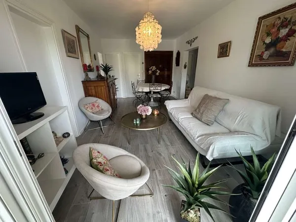 Appartement lumineux avec balcon 370 000 EUR