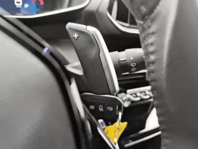 Peugeot 2008 puretech 130 s&amp;s bvm6 allure pack — photo 18