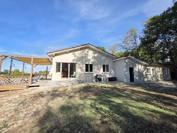 Propriété proche d'Eymet avec grand garage et verger sur plus de 6 000 m²